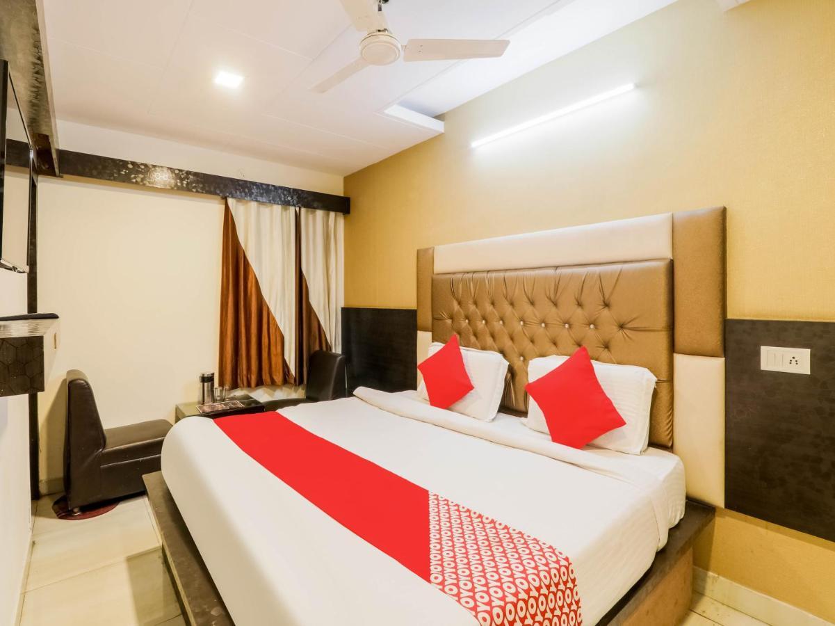 Oyo 79765 Hotel Samrat 勒克瑙 外观 照片