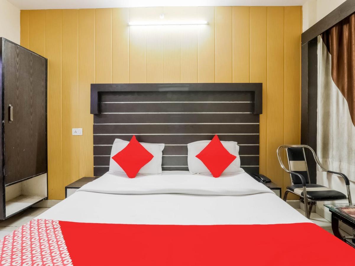 Oyo 79765 Hotel Samrat 勒克瑙 外观 照片