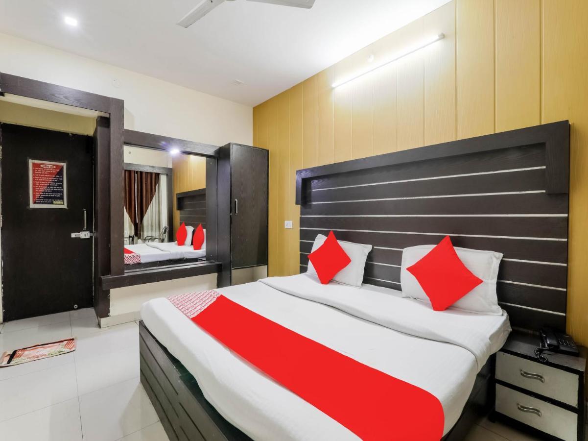 Oyo 79765 Hotel Samrat 勒克瑙 外观 照片