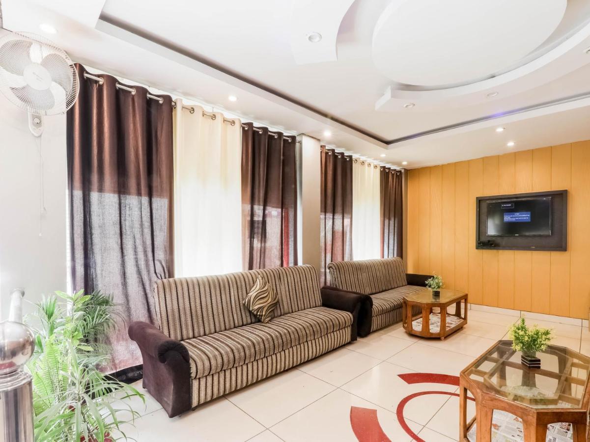 Oyo 79765 Hotel Samrat 勒克瑙 外观 照片