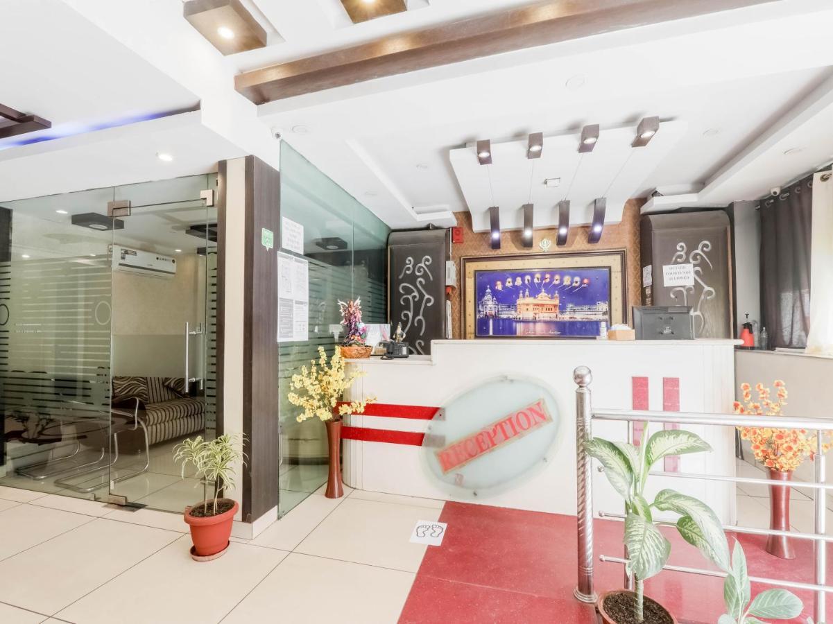 Oyo 79765 Hotel Samrat 勒克瑙 外观 照片