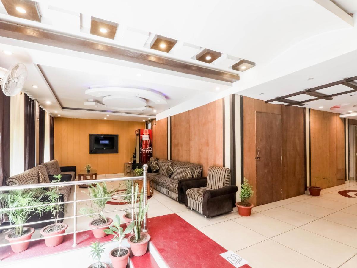 Oyo 79765 Hotel Samrat 勒克瑙 外观 照片